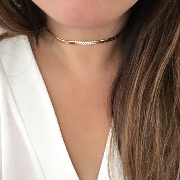 LAST ONE!! Gold Chain Choker Necklace - Picture 2 of 4