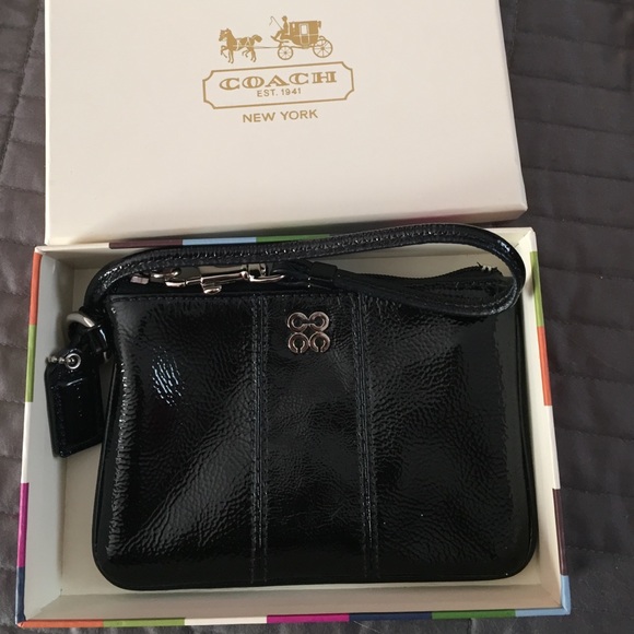 Coach Handbags - NWOT coach patent leather wristlet