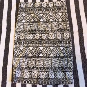 Patterned pencil skirt