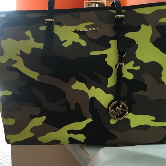 Michael Kors- Jet Set tote, acid lemon camouflage