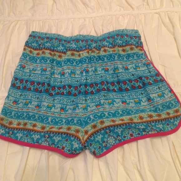 Shorts - Picture 2 of 3