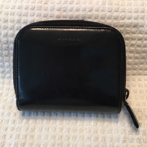 Prada wallet 100% authentic