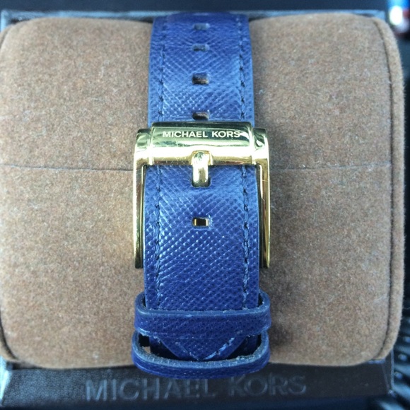 Watch - Picture 2 of 3