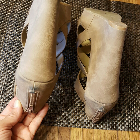 Major CRUSH taupe wedges! - Picture 3 of 4