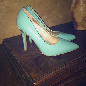 Charlotte Russe teal pumps