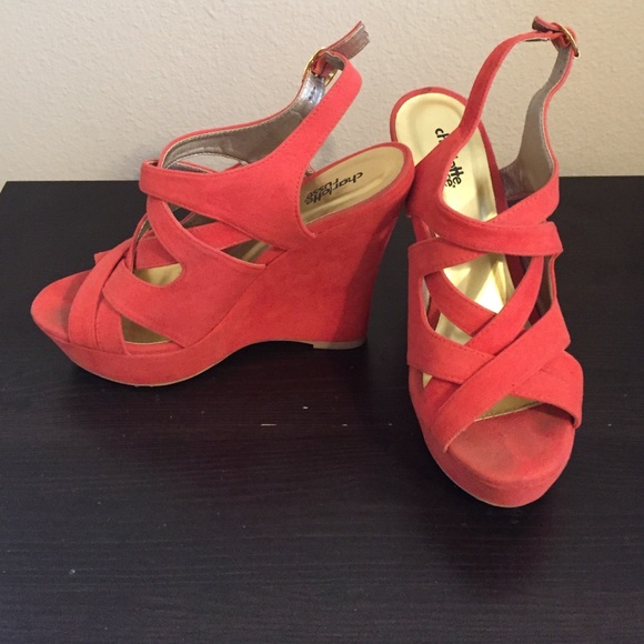 Size 8 Coral Wedges