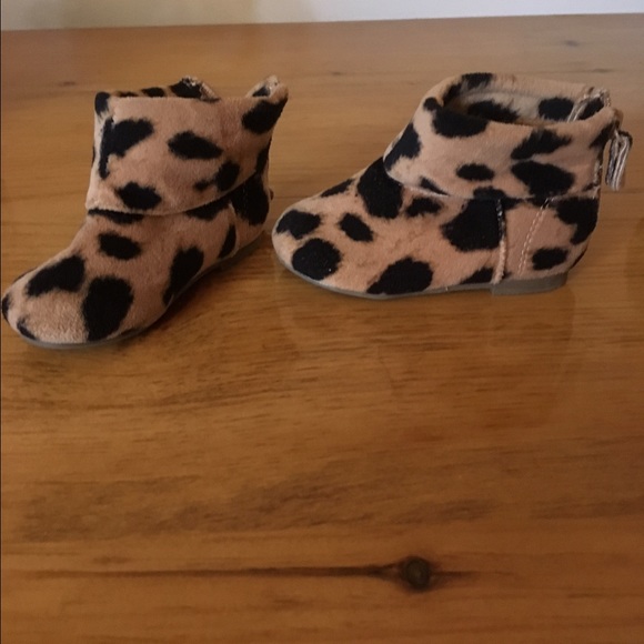 Super cute toddler boots size 6t