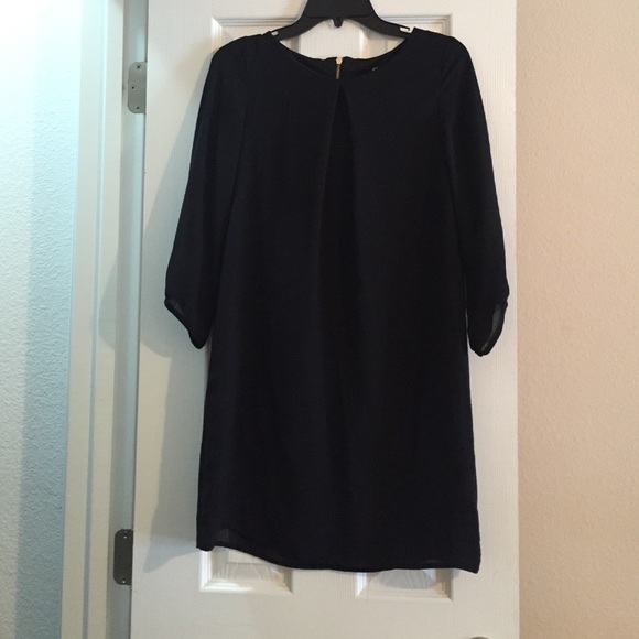 Quarter sleeved black dress