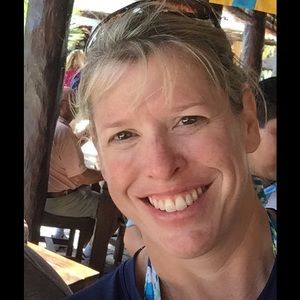 Meet your Posher, Lora