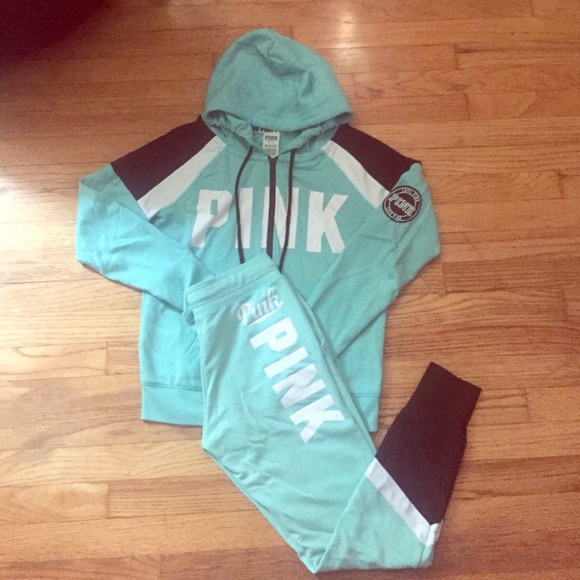 Victoria Secret Pink Sweatsuit!