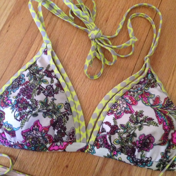 Victoria Secret Bikinin - Picture 2 of 4