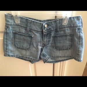 denim shorts w front pocket