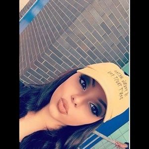 Meet your Posher, Destinee