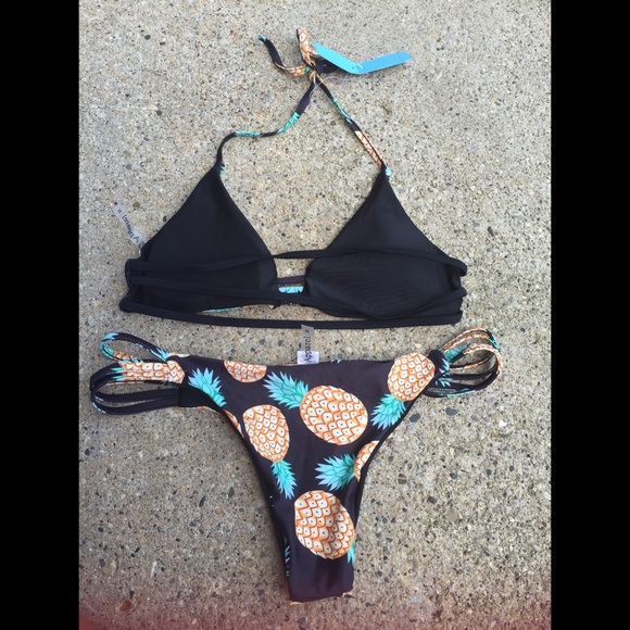 Bikini Set - Picture 3 of 4
