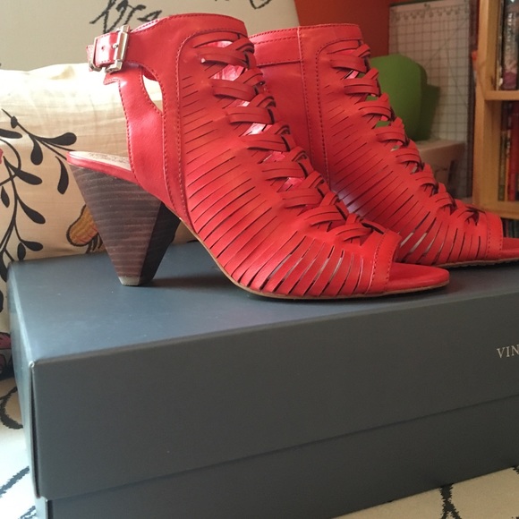 Vince Camuto sandals in cherry
