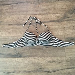NWOT Victoria Secret swim top.