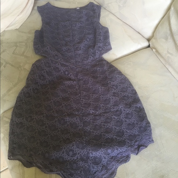 Gray lace dress - Picture 1 of 3