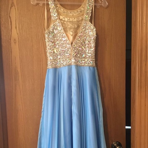 Formal dress - Picture 2 of 2
