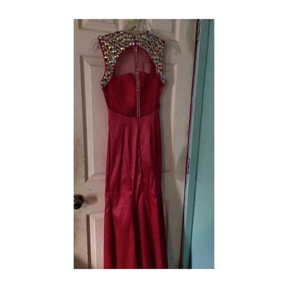 Formal dress - Picture 2 of 2