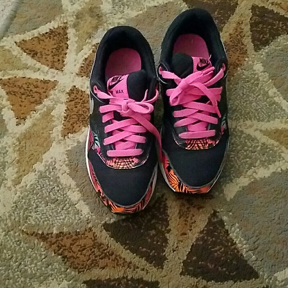 Nike Shoes - 🚫SOLD ON MERC🚫TROPICAL NIKE SHOES