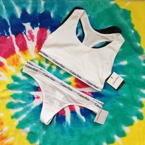 Sm CK Calvin Klein Bralette & Thong Set