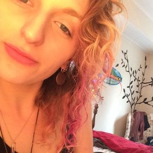 Meet your Posher, Nina