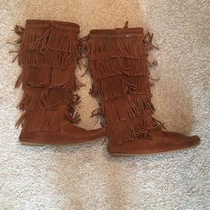 Minnetonka 5 layer fringe boots