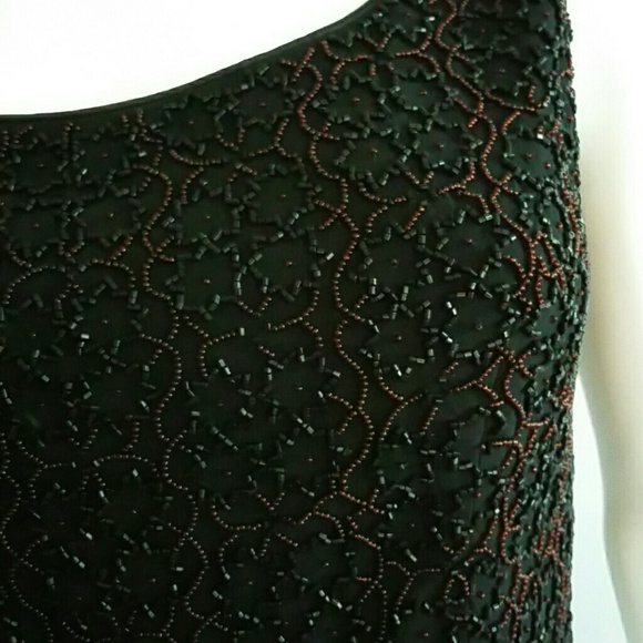 Like NEW Tahari 100% Silk Cropped Evening Tank - Picture 2 of 4