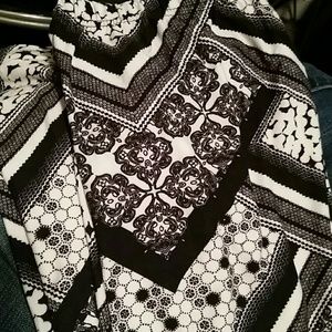 Gorgeous Agnes & Dora large leggings