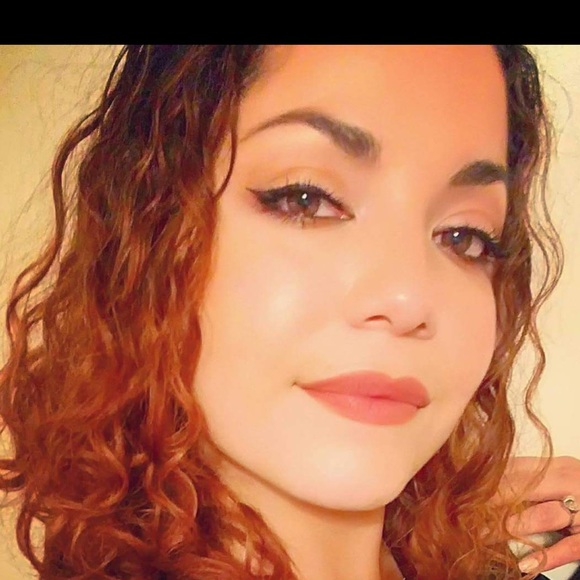 Meet your Posher, Magaly - Picture 2 of 3