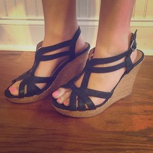 Black wedges