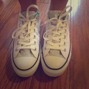 White converse with green outline