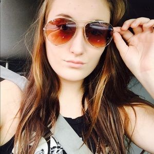 Meet your Posher, Ayla