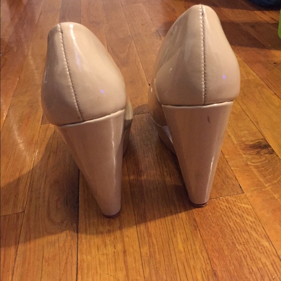 Aldo Beige Wedge Heels size 9 - Picture 2 of 4