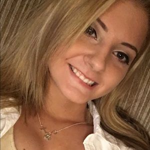 Meet your Posher, Olivia