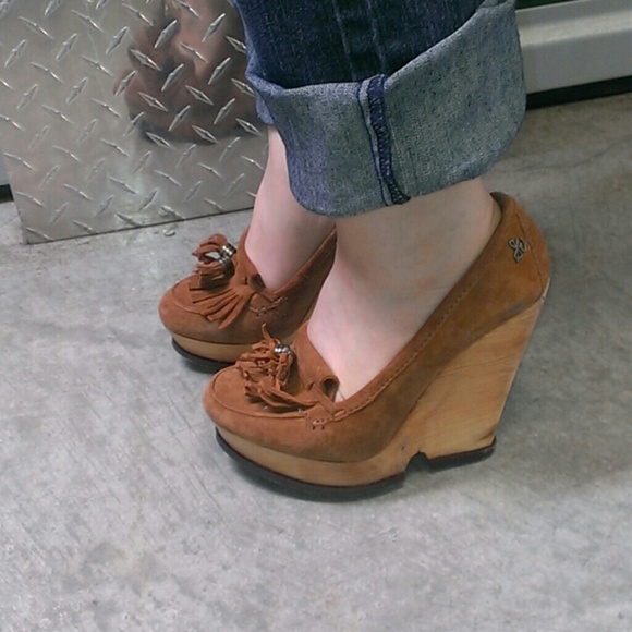 Sam Eedelman brown shoes. Wooden heels. About