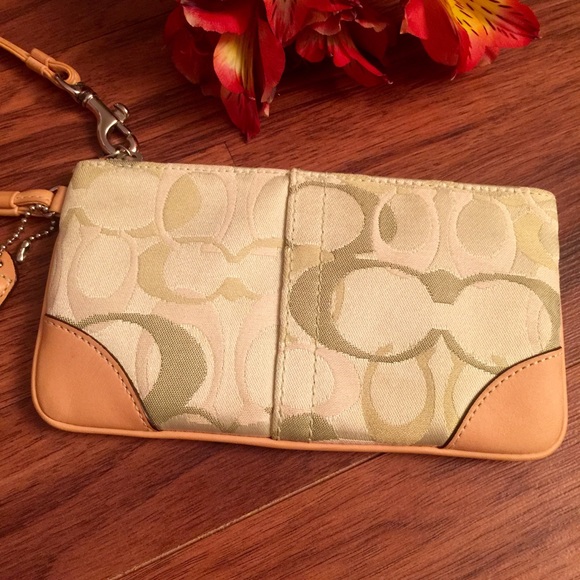 ❌SOLD❌Coach wristlet - Picture 2 of 4
