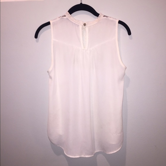 Woman's blouse - Picture 2 of 3