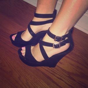 Black strappy wedges