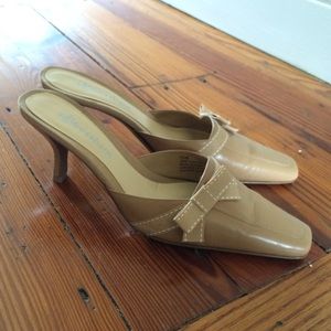 Leather tan/taupe Dress Barn heels