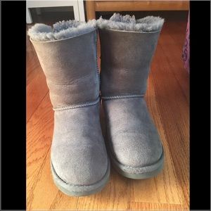Short Gray Bailey Bow UGGs