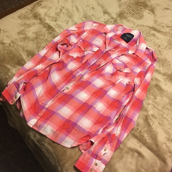 American Eagle Plaid Button Down Shirt