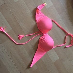 Pink bikini top. Push up. Never worn. Size S.