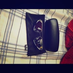 CARBON / PRIZM DAILY POLARIZED
TAILHOOK Oakley's.