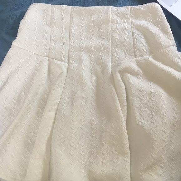 Flowy mini skirt