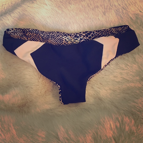 Acacia bottoms