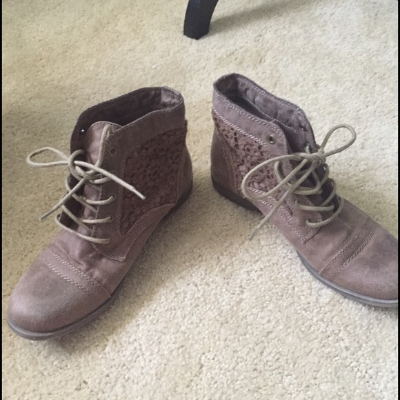 Shoes - Brown lace boots