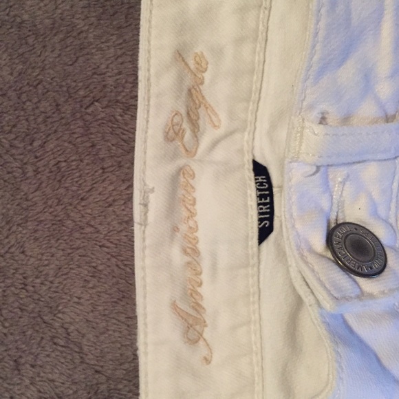 American Eagle white shorts - Picture 2 of 4