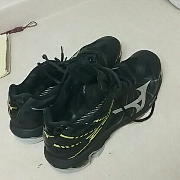 Mizuno wave lightning volleyball shoe