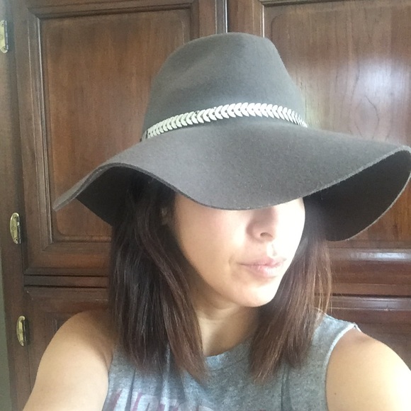 Free People floppy felt fedora with metal trim!